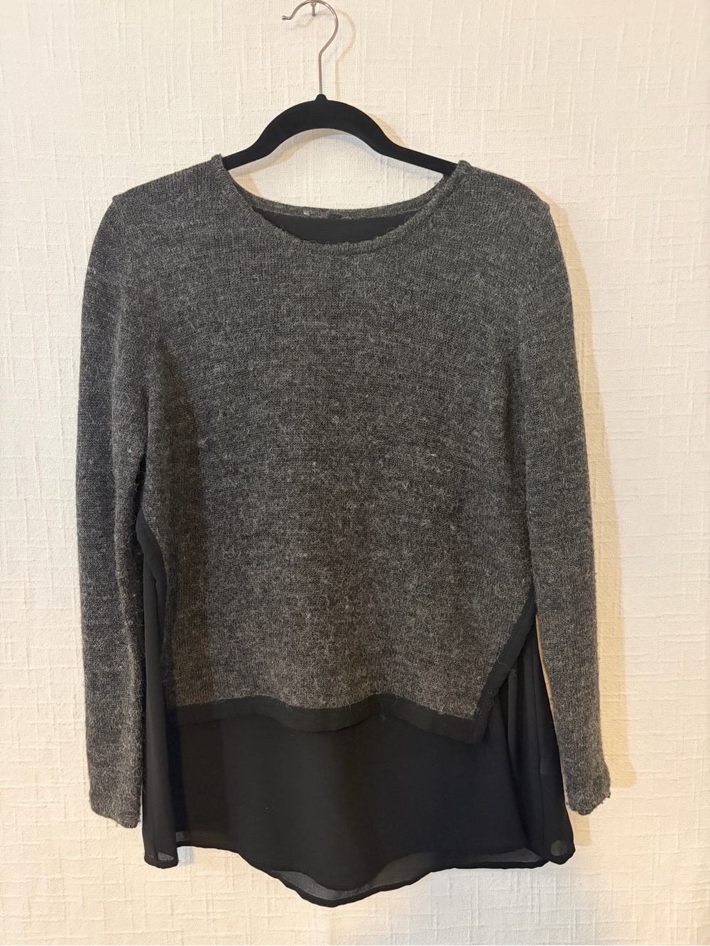 Women’s Gray/Black Solid Knit Pullover Sweater Long Sleeve Crew Neck M